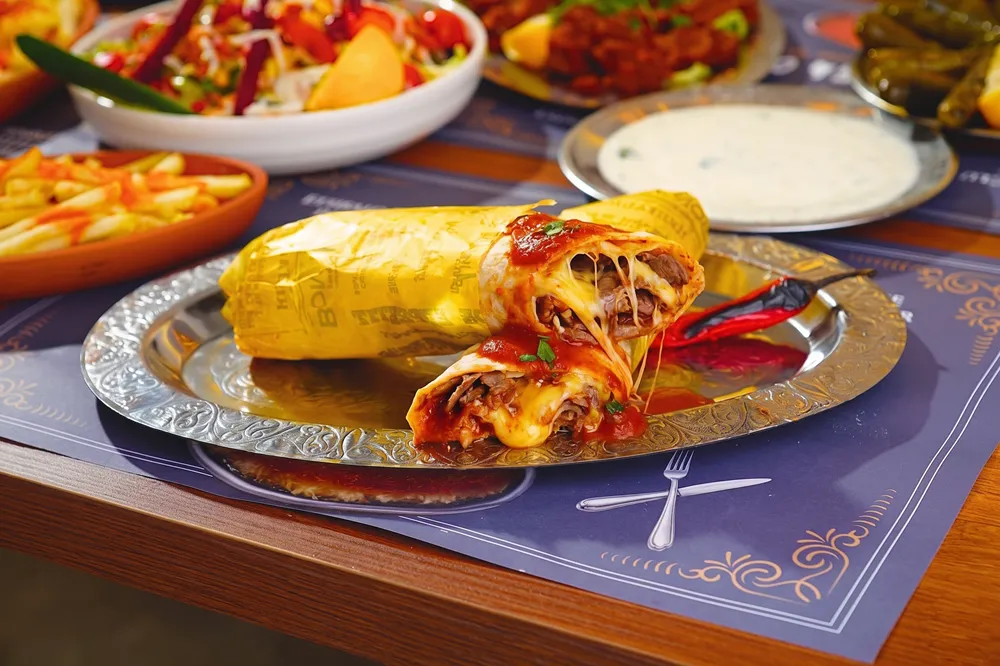 Soslu Kaşarlı Dürüm